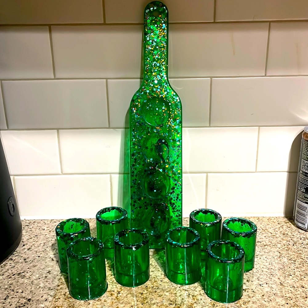 Resin hand made shot glasses and paddle